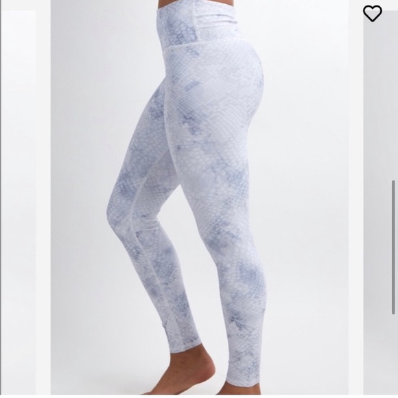 SAVVI FIT Opal leggings in white snake. Size S - Picture 3 of 12